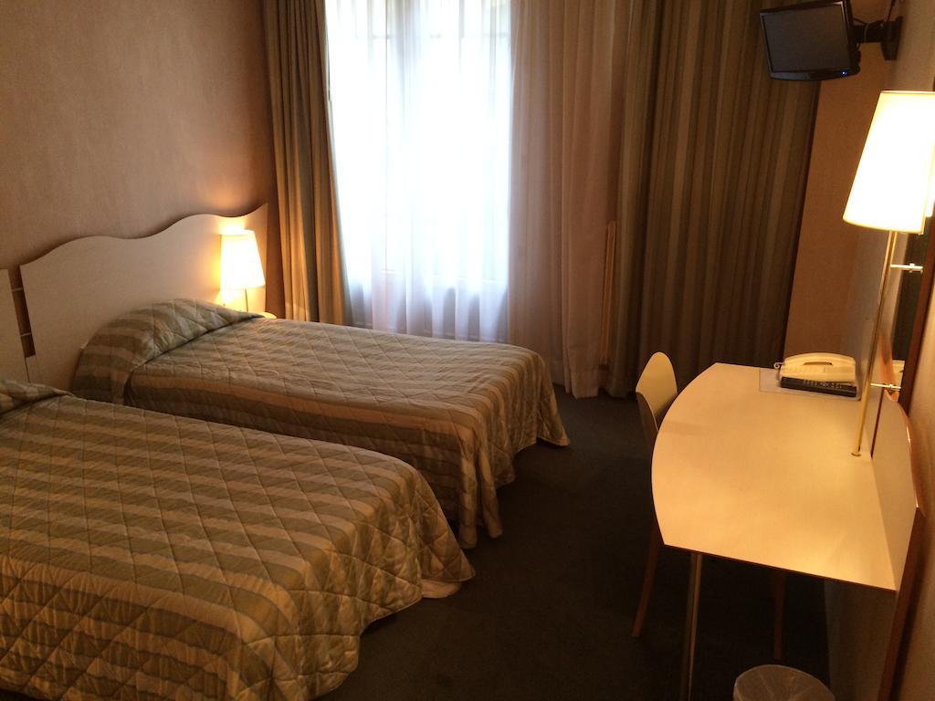 Hotel Eiffel Blomet Parigi Esterno foto